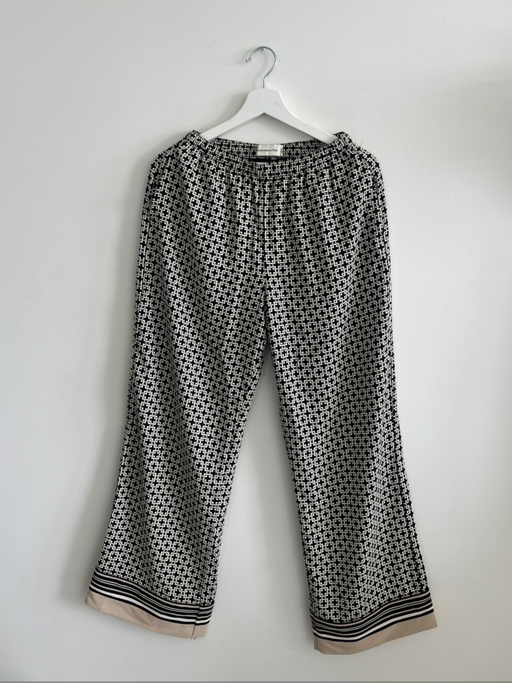 Abercrombie & Fitch Black and White Geometric Wide-Leg Pants with Beige Trim